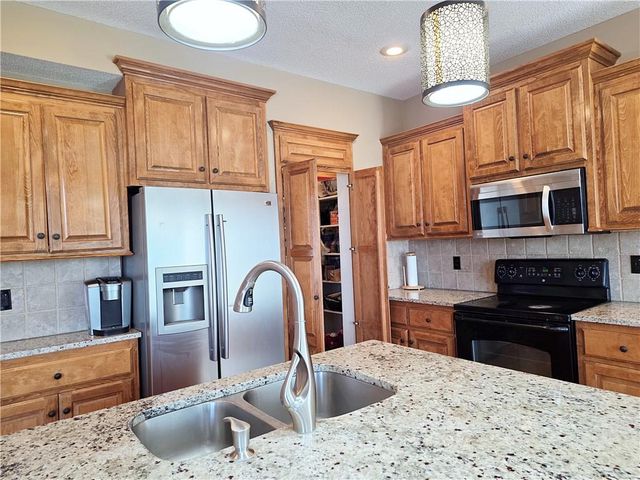 23884 W 124th Court, Olathe, KS 66061