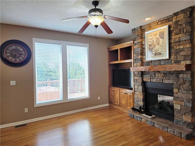 23884 W 124th Court, Olathe, KS 66061