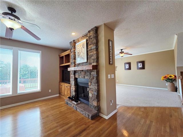 23884 W 124th Court, Olathe, KS 66061