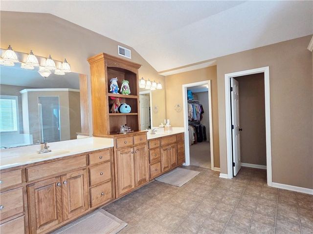 23884 W 124th Court, Olathe, KS 66061