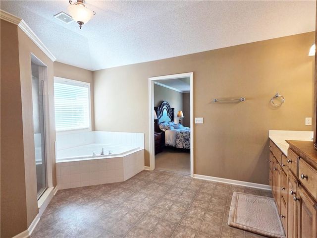 23884 W 124th Court, Olathe, KS 66061