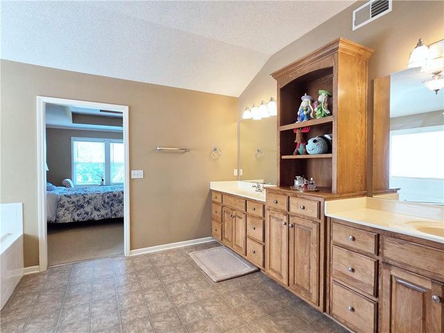 23884 W 124th Court, Olathe, KS 66061