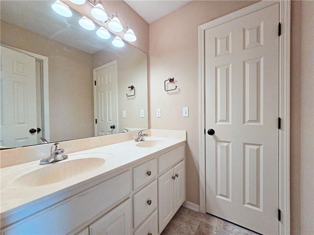 23884 W 124th Court, Olathe, KS 66061