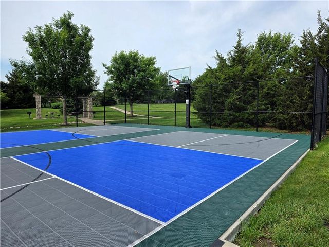 23884 W 124th Court, Olathe, KS 66061