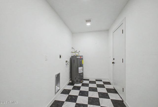 2525 E INVERNESS Avenue, Mesa, AZ 85204