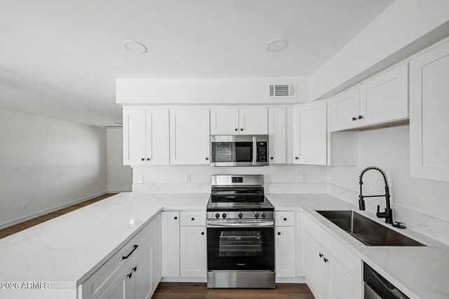 2525 E INVERNESS Avenue, Mesa, AZ 85204