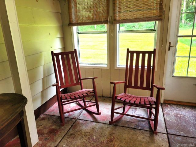 8 S Creek Road, Staatsburg, NY 12580