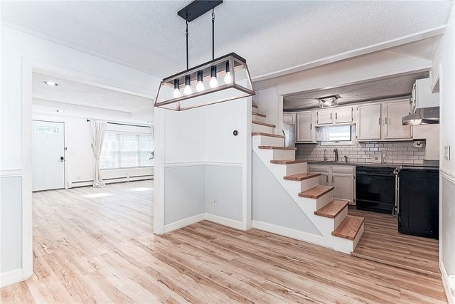 390 Nausauket Road, Warwick, RI 02886
