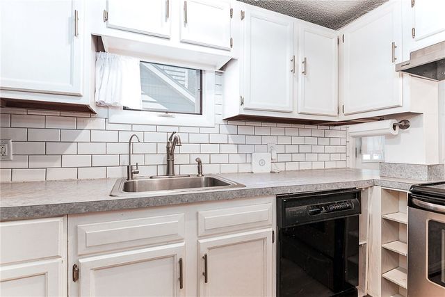 390 Nausauket Road, Warwick, RI 02886