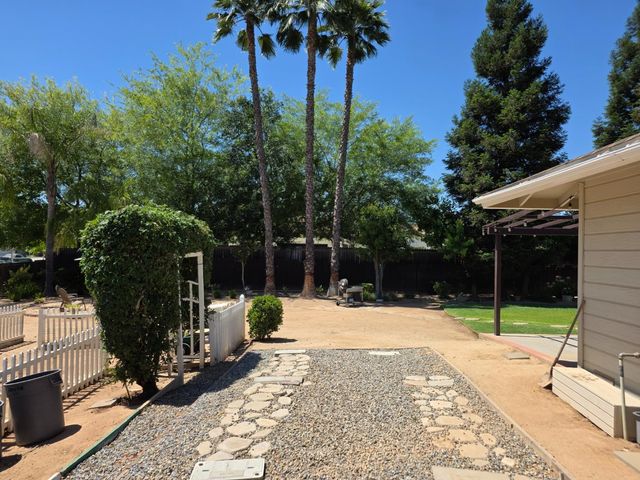 18746 Auburn Way, Madera, CA 93638