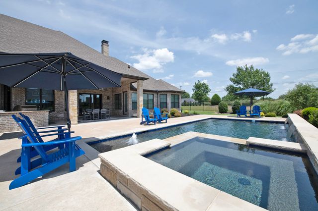 306 Renaissance Lane, Heath, TX 75032