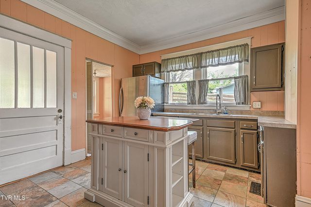 1023 Arlington Avenue, Bristol, VA 24201