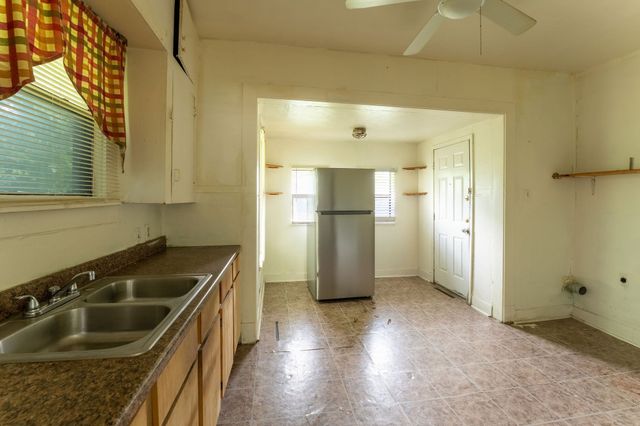 5808 Wellesley Avenue, Fort Worth, TX 76107