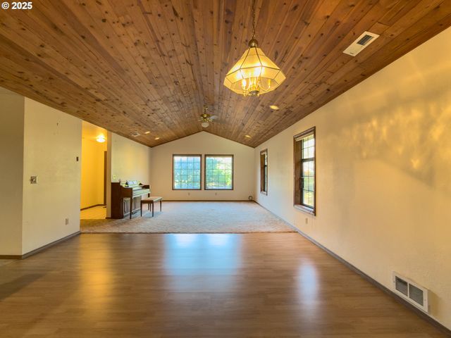 1108 6TH St Se, Bandon, OR 97411