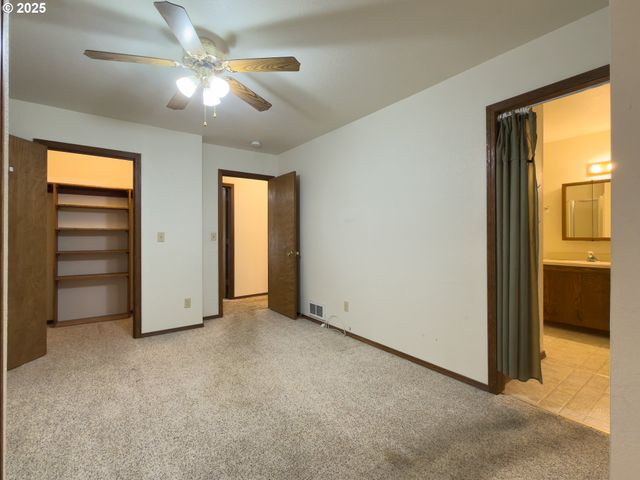 1108 6TH St Se, Bandon, OR 97411