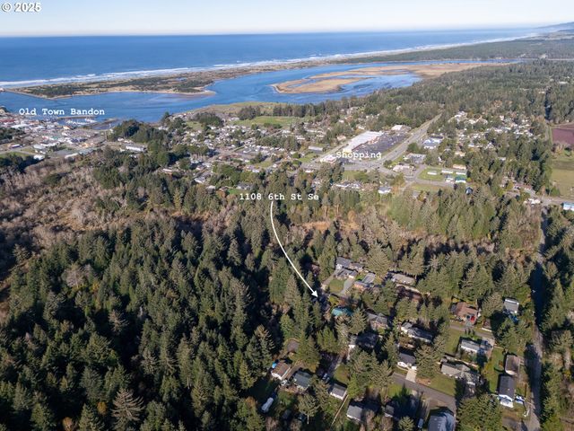 1108 6TH St Se, Bandon, OR 97411