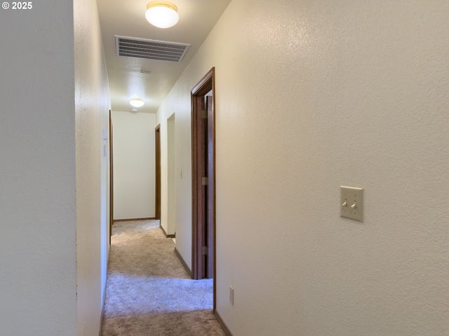 1108 6TH St Se, Bandon, OR 97411