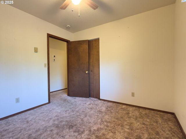 1108 6TH St Se, Bandon, OR 97411