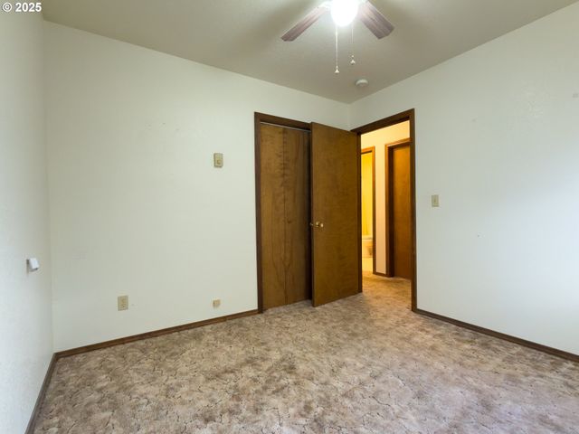 1108 6TH St Se, Bandon, OR 97411