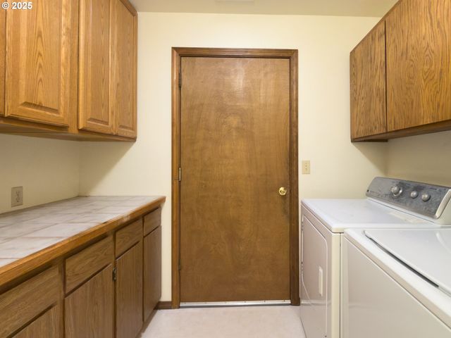 1108 6TH St Se, Bandon, OR 97411