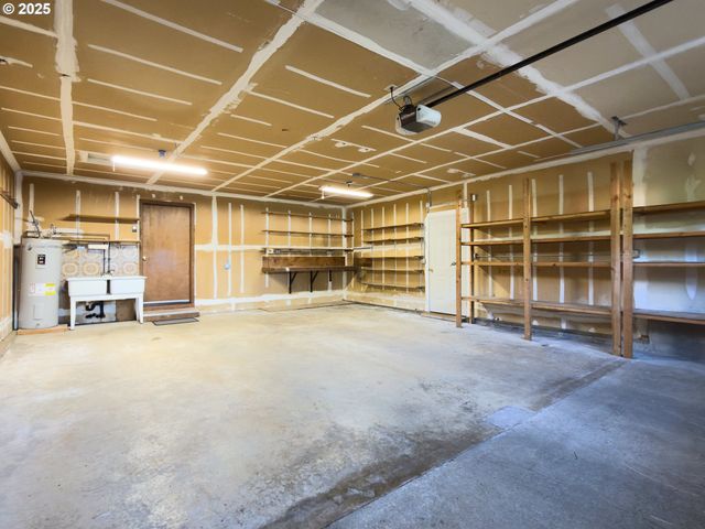 1108 6TH St Se, Bandon, OR 97411