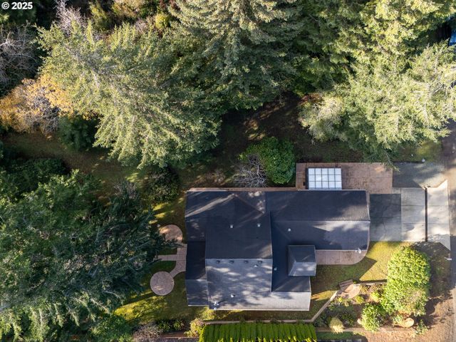 1108 6TH St Se, Bandon, OR 97411