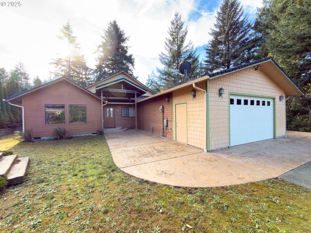 1108 6TH St Se, Bandon, OR 97411