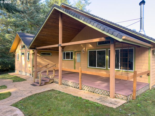 1108 6TH St Se, Bandon, OR 97411