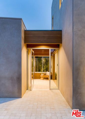 2132 Walnut Avenue, Venice (los Angeles), CA 90291