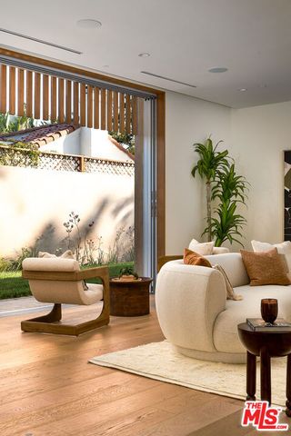 2132 Walnut Avenue, Venice (los Angeles), CA 90291
