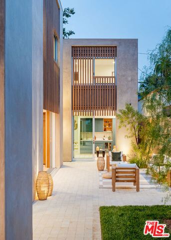 2132 Walnut Avenue, Venice (los Angeles), CA 90291