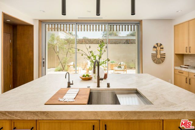 2132 Walnut Avenue, Venice (los Angeles), CA 90291