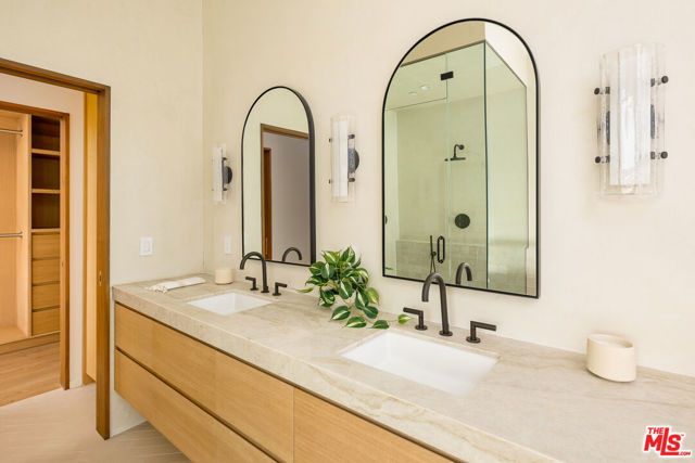 2132 Walnut Avenue, Venice (los Angeles), CA 90291