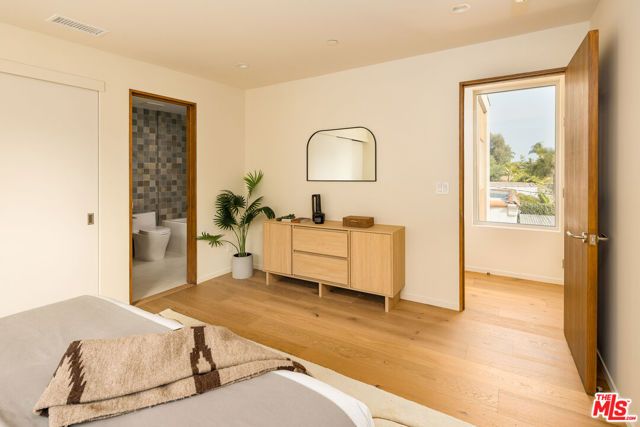 2132 Walnut Avenue, Venice (los Angeles), CA 90291