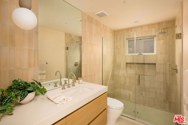 2132 Walnut Avenue, Venice (los Angeles), CA 90291