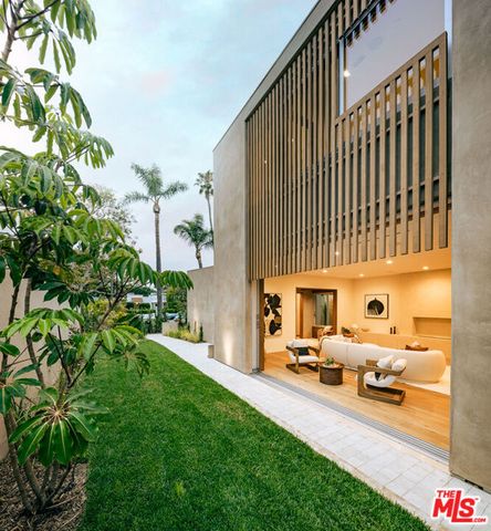 2132 Walnut Avenue, Venice (los Angeles), CA 90291