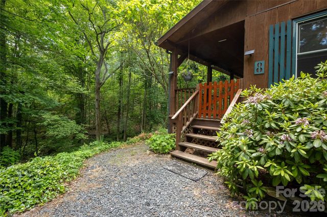 8 Westward Way, Bakersville, NC 28705