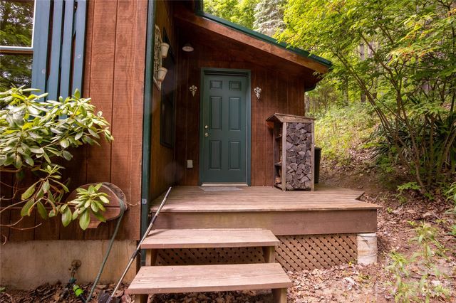 8 Westward Way, Bakersville, NC 28705