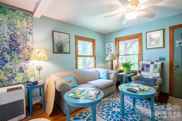 8 Westward Way, Bakersville, NC 28705
