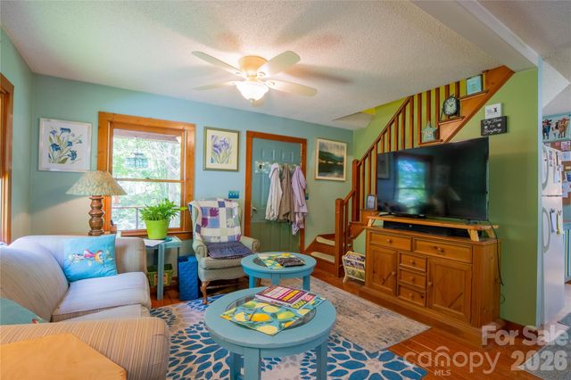 8 Westward Way, Bakersville, NC 28705