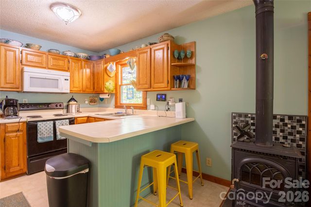 8 Westward Way, Bakersville, NC 28705