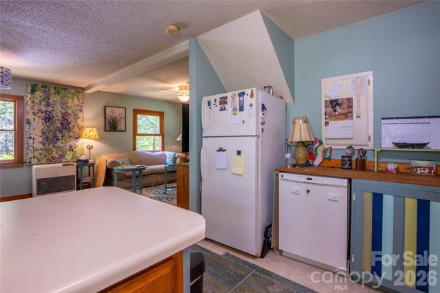 8 Westward Way, Bakersville, NC 28705