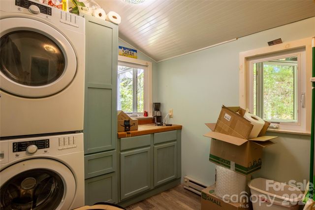 8 Westward Way, Bakersville, NC 28705