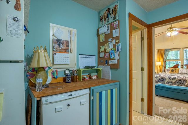 8 Westward Way, Bakersville, NC 28705