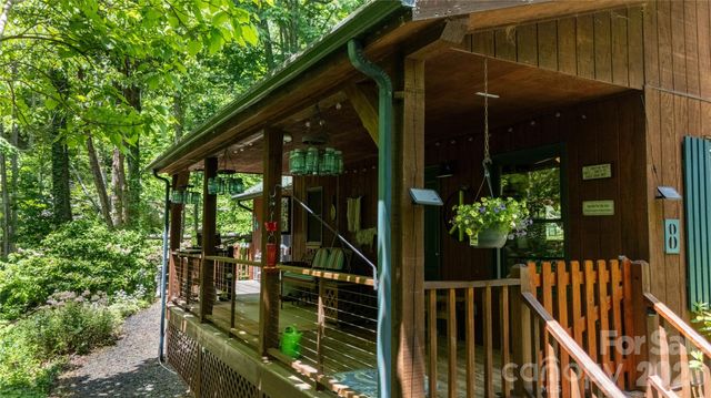8 Westward Way, Bakersville, NC 28705