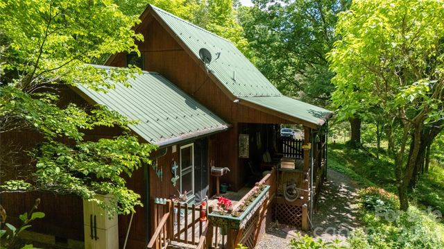 8 Westward Way, Bakersville, NC 28705