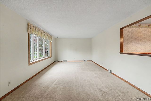 146 Marycrest Lane, West Seneca, NY 14224