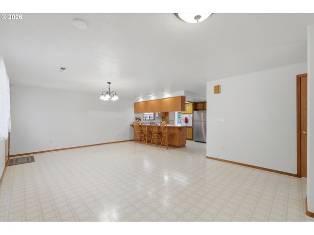 1715 Sw SONGBIRD St, Mc Minnville, OR 97128