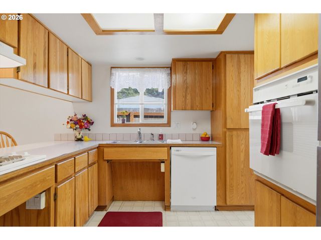 1715 Sw SONGBIRD St, Mc Minnville, OR 97128