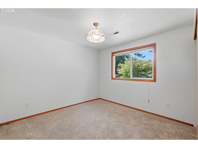 1715 Sw SONGBIRD St, Mc Minnville, OR 97128